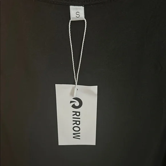 Keyhole V-Neck Tanktop - Picture 12 of 14